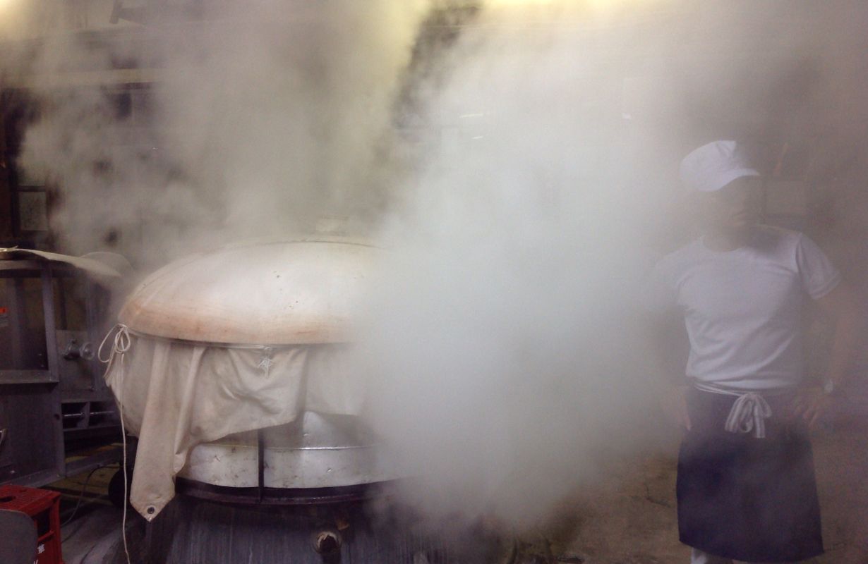 Sức mạnh của nồi gang Nhật Bản trong quy trình sản xuất rượu sake