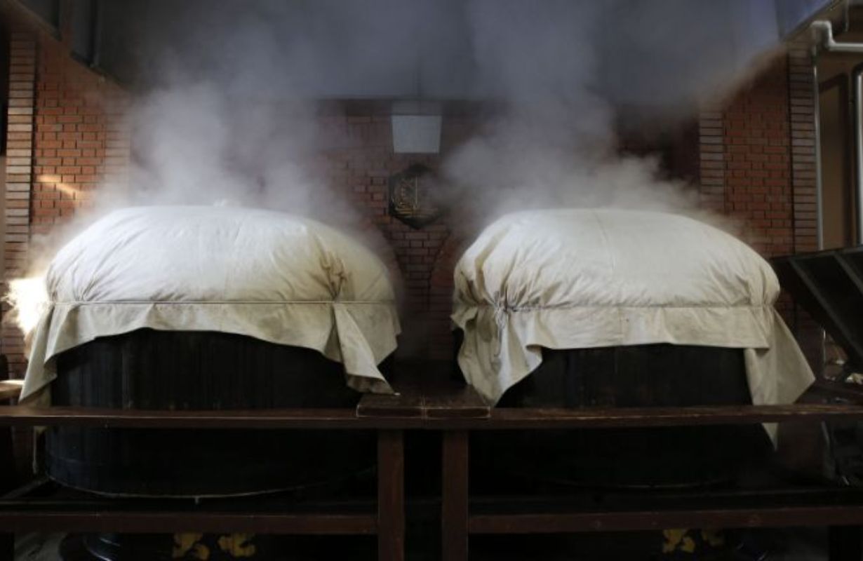 Sức mạnh của nồi gang Nhật Bản trong quy trình sản xuất rượu sake