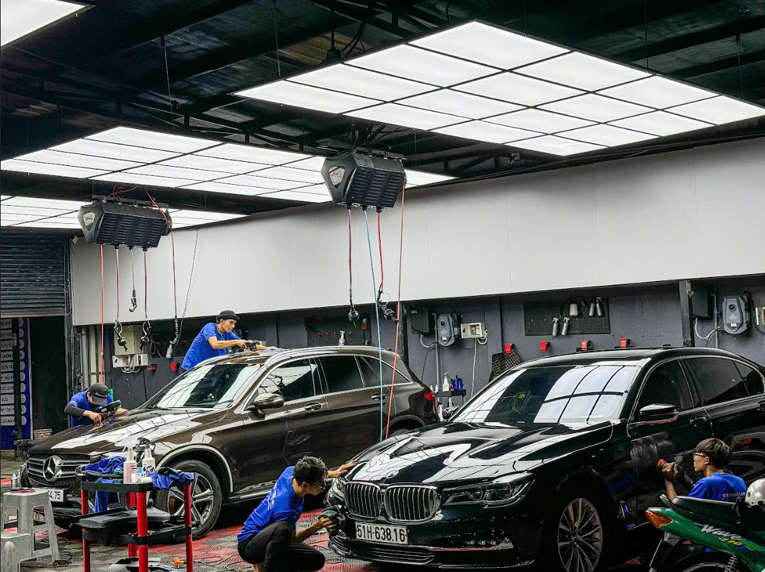 Carvis cung cấp dịch vụ đánh bóng xe ô tô, đánh bóng nội thất ô tô và bảo dưỡng toàn diện cho xe