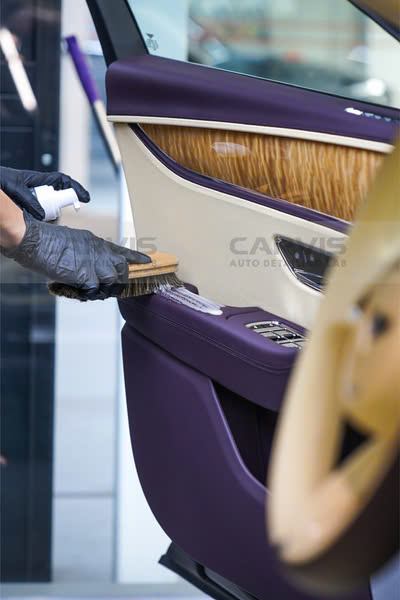 Thiết bị dọn dẹp nội thất xe hơi chuyên dụng giúp làm sạch cặn kẽ, không ảnh hưởng chi tiết xe