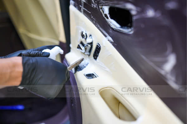 Vệ sinh nội thất xe ô tô giúp ngăn ngừa vi khuẩn đường hô hấp, bảo vệ sức khỏe người dùng