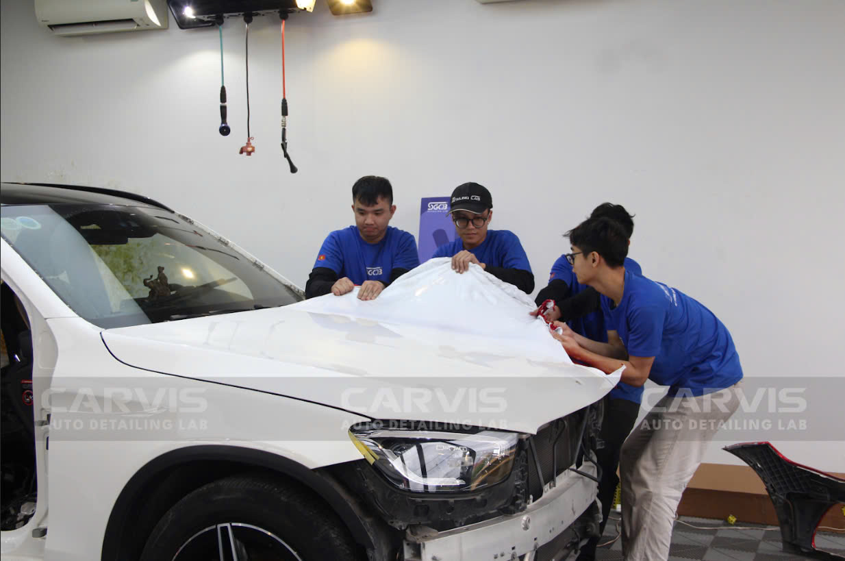 Carvis cung cấp dịch vụ dán decal chất lượng cao với quy trình chuyên nghiệp và đội ngũ kỹ thuật viên kinh nghiệm