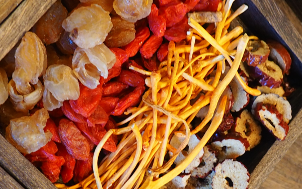 Đông trùng hạ thảo nuôi cấy có những lợi ích và hạn chế riêng