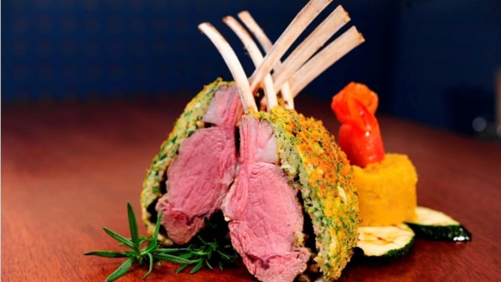 Món chính: Thịt cừu nướng thảo mộc