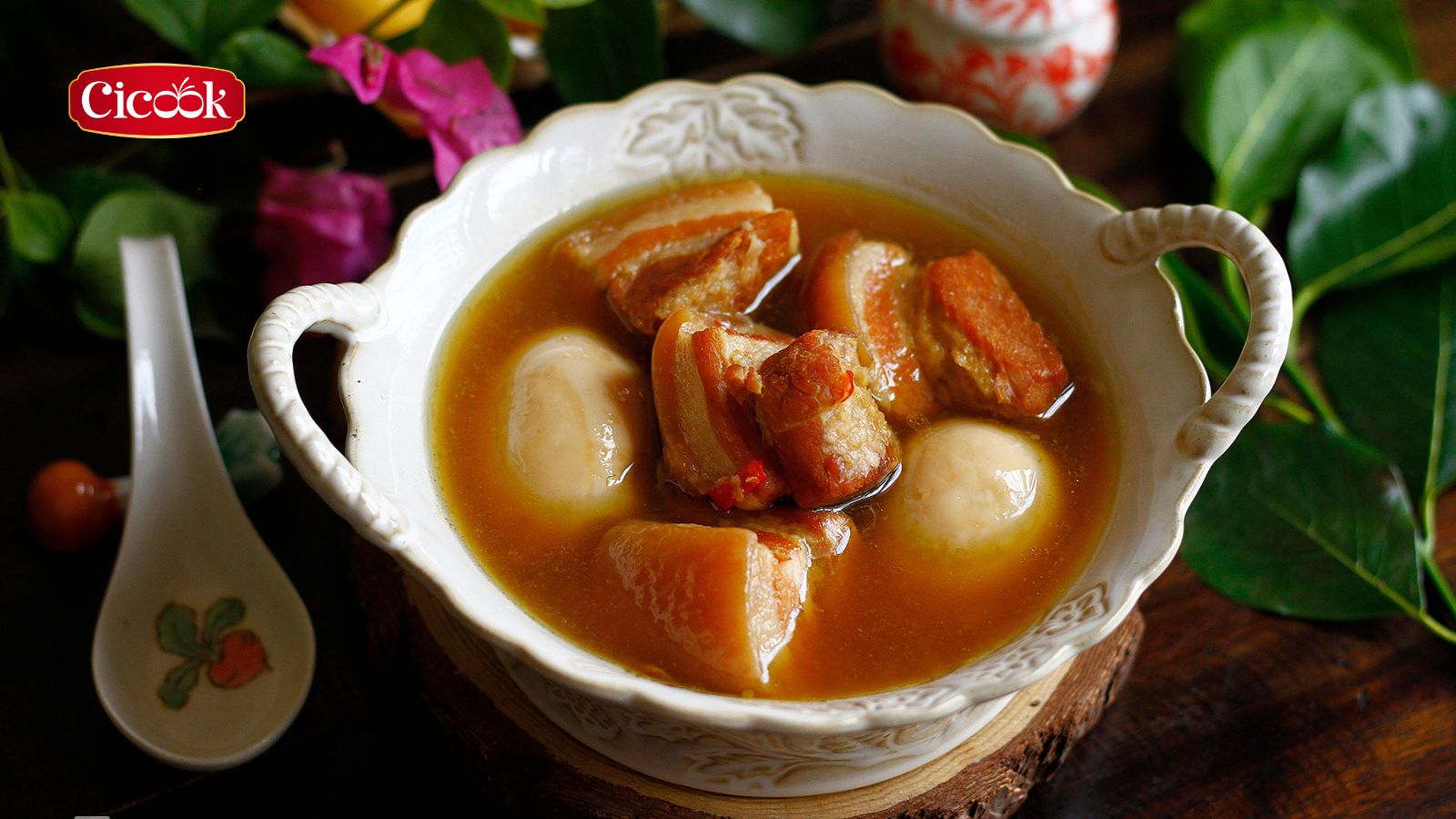 Thịt kho tàu trong mâm cỗ ngày tết