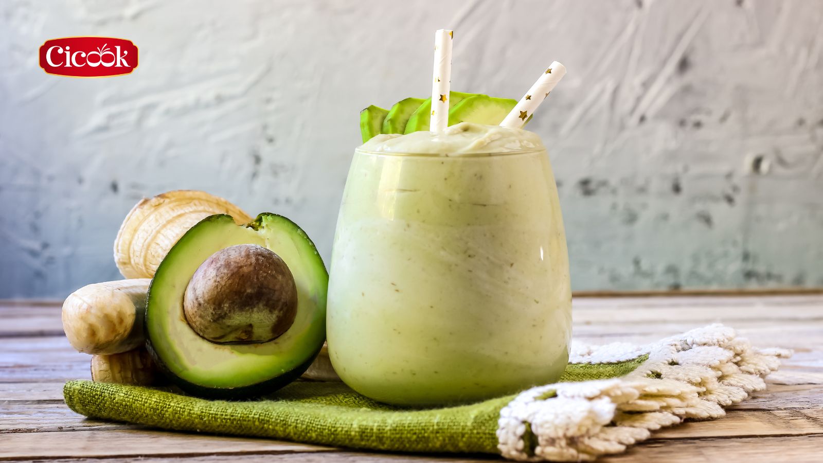 Buổi sáng bắt đầu băng ly sinh tố bơ