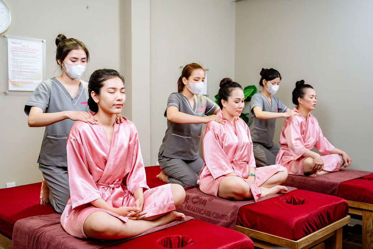 Khách hàng cảm thấy khỏe mạnh, tràn năng lượng sau liệu trình massage trị liệu