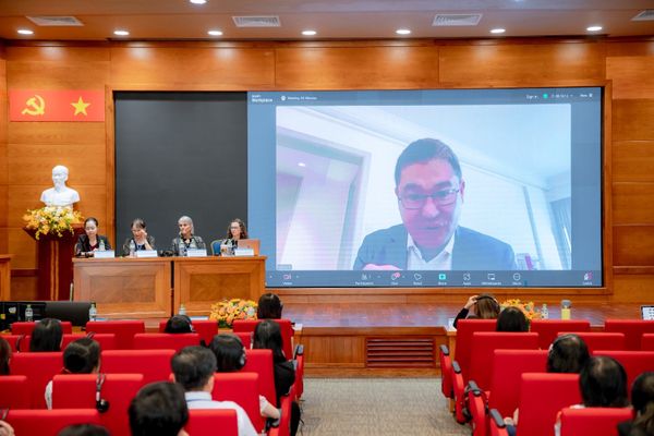 Ánh sáng đỏ tại hội nghị khoa học