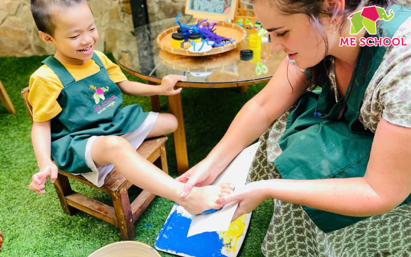 các bài tập montessori cho trẻ 3 tuổi