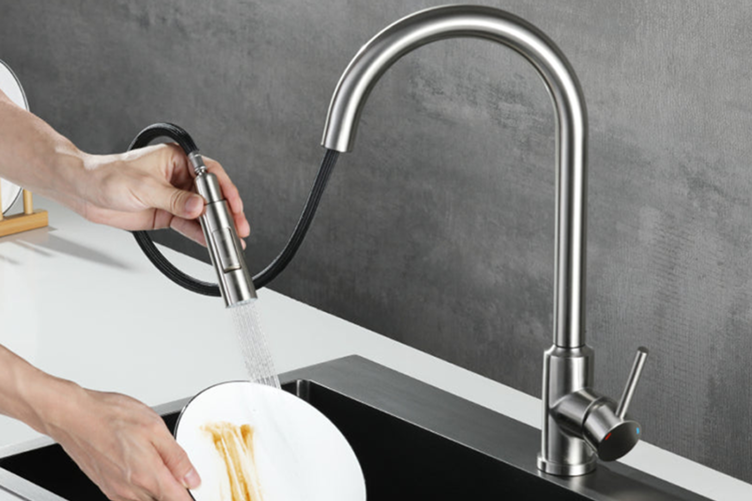 voi-dang-co-rut-de-dang-keo-dai-de-ve-sinh-chau-rua