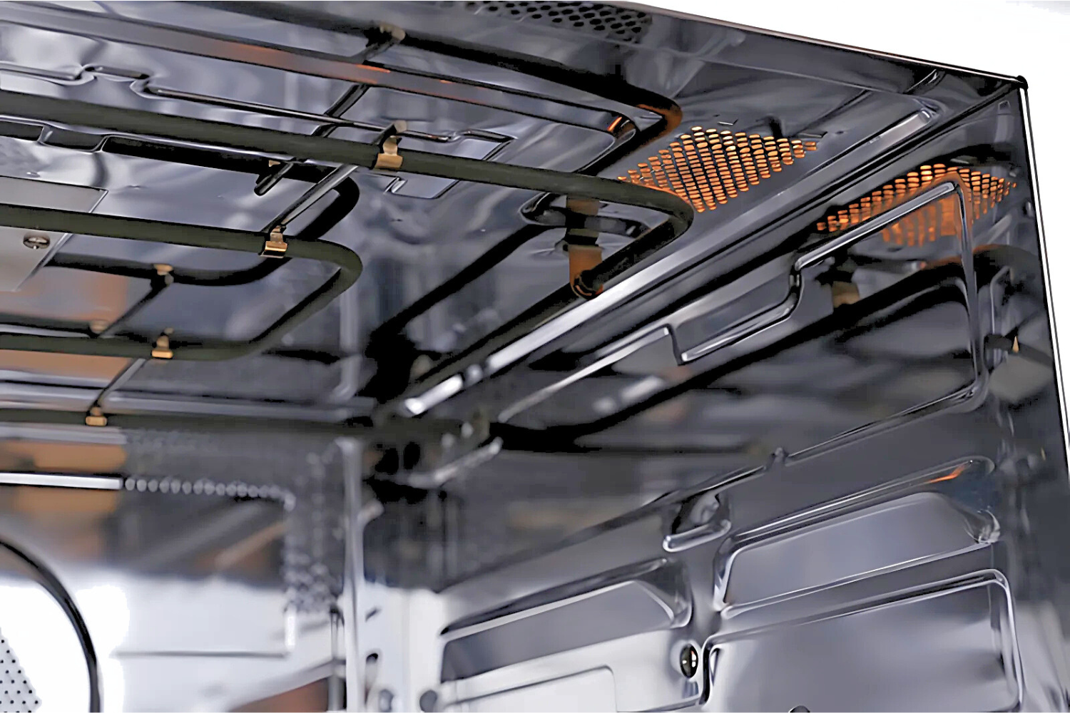 Bên trong khoang lò được làm từ thép không gỉ, đảm bảo độ bền vượt trội