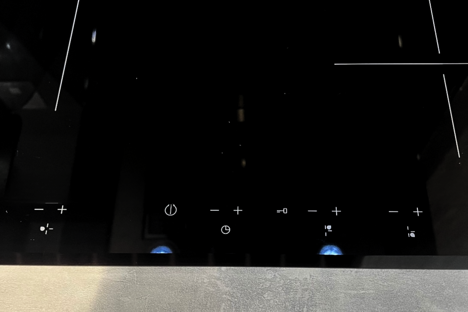 Bếp từ Malloca MI-593B được trang bị bảng điều khiển cảm ứng dạng chạm tiên tiến