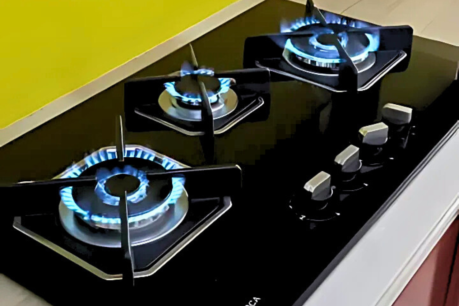 Bếp gas Malloca AS 9603B được trang bị cấu hình 3 vùng nấu tối ưu