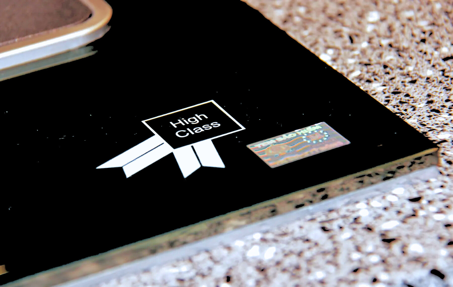 Mặt kính cường lực màu đen dày 8mm chịu nhiệt và lực vượt trội