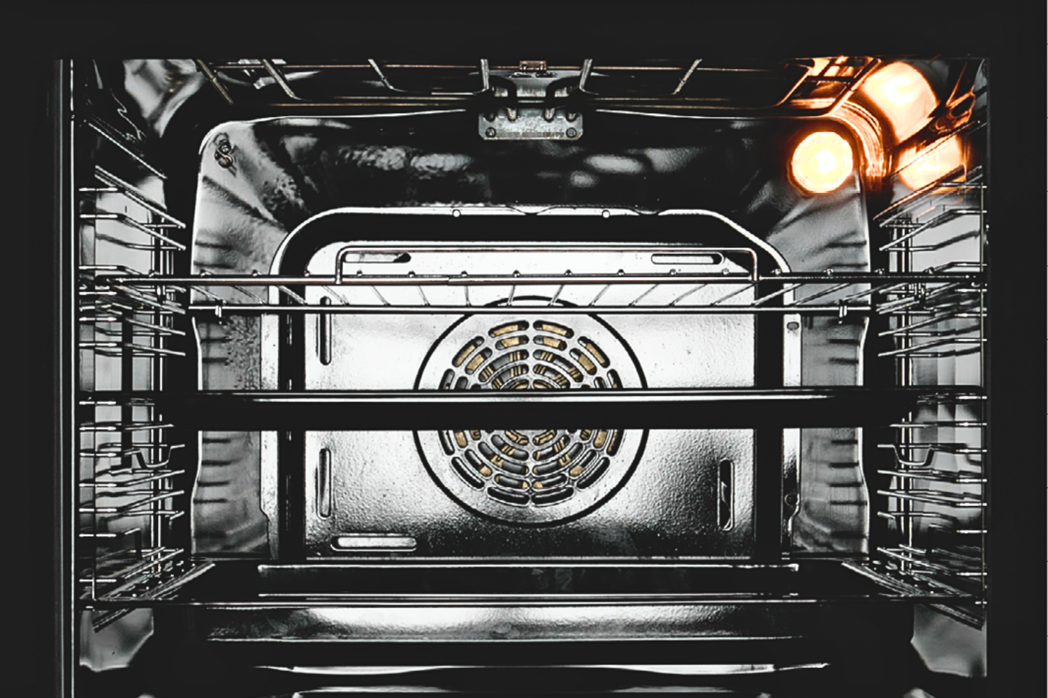 Lò nướng Malloca MSO A75TFT sở hữu khoang lò rộng rãi 75 lít