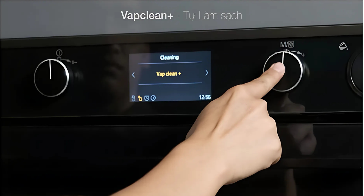 Bảng điều khiển của lò nướng Malloca MSO A75TFT là một trong những điểm nâng cấp đáng giá nhất