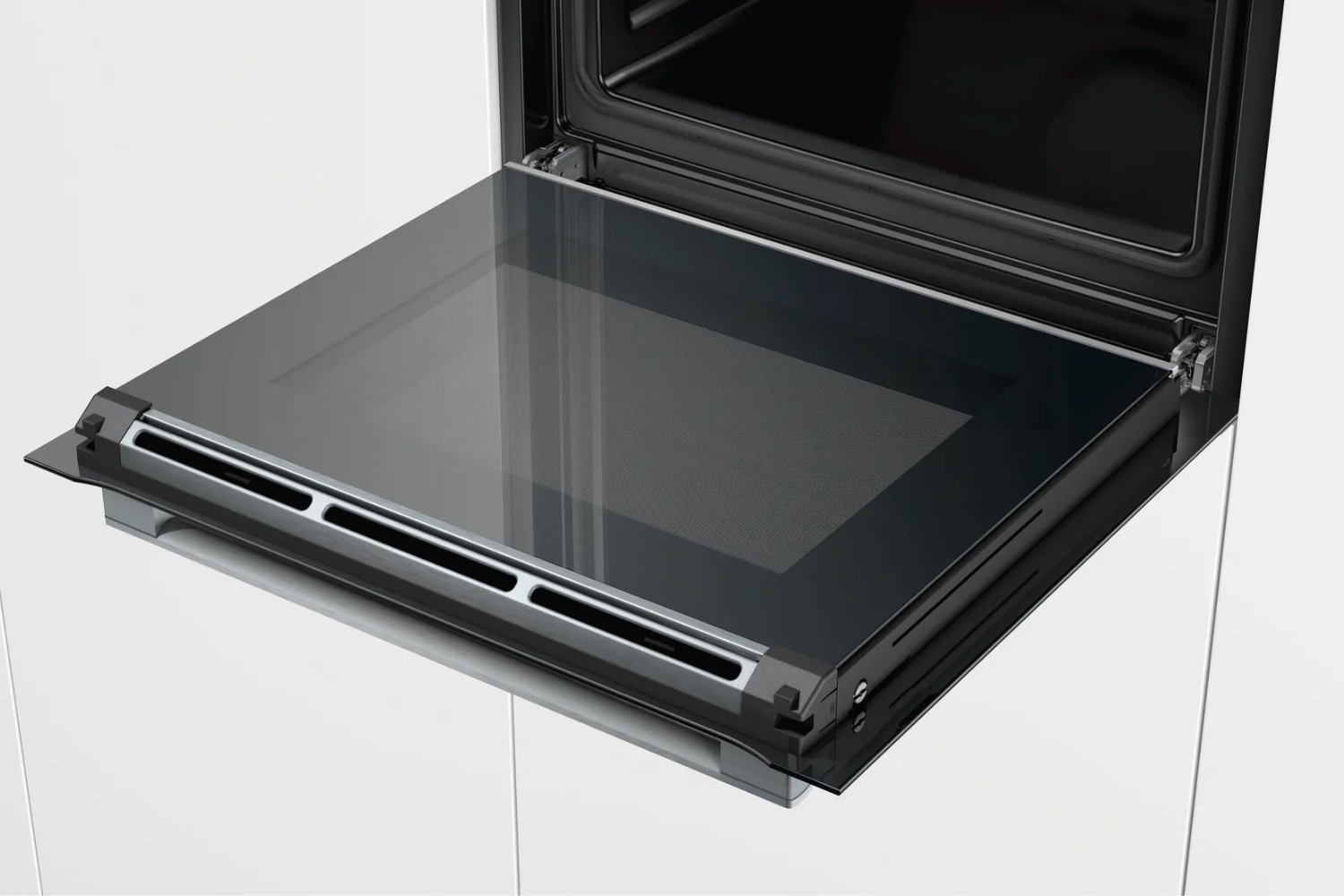 Cửa lò được cấu tạo bởi ba lớp kính cường lực chịu nhiệt