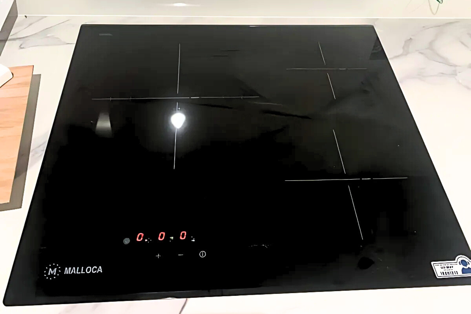 Bếp điện Malloca MR 593 sở hữu thiết kế lắp âm cực kỳ thông minh