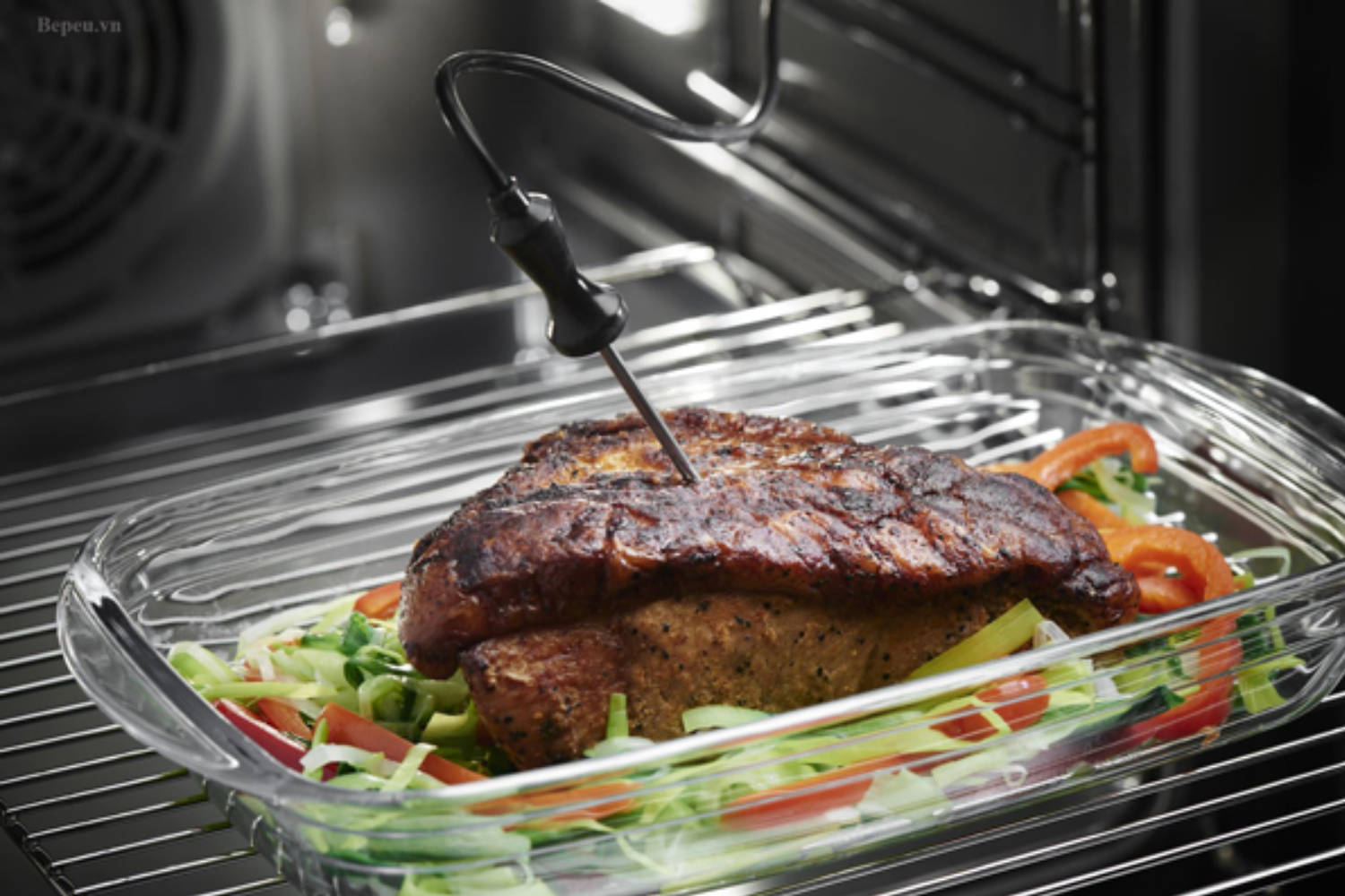 Lò cung cấp đến 10 chế độ nướng khác nhau nhờ dải nhiệt độ rộng từ 50°C đến 250°C