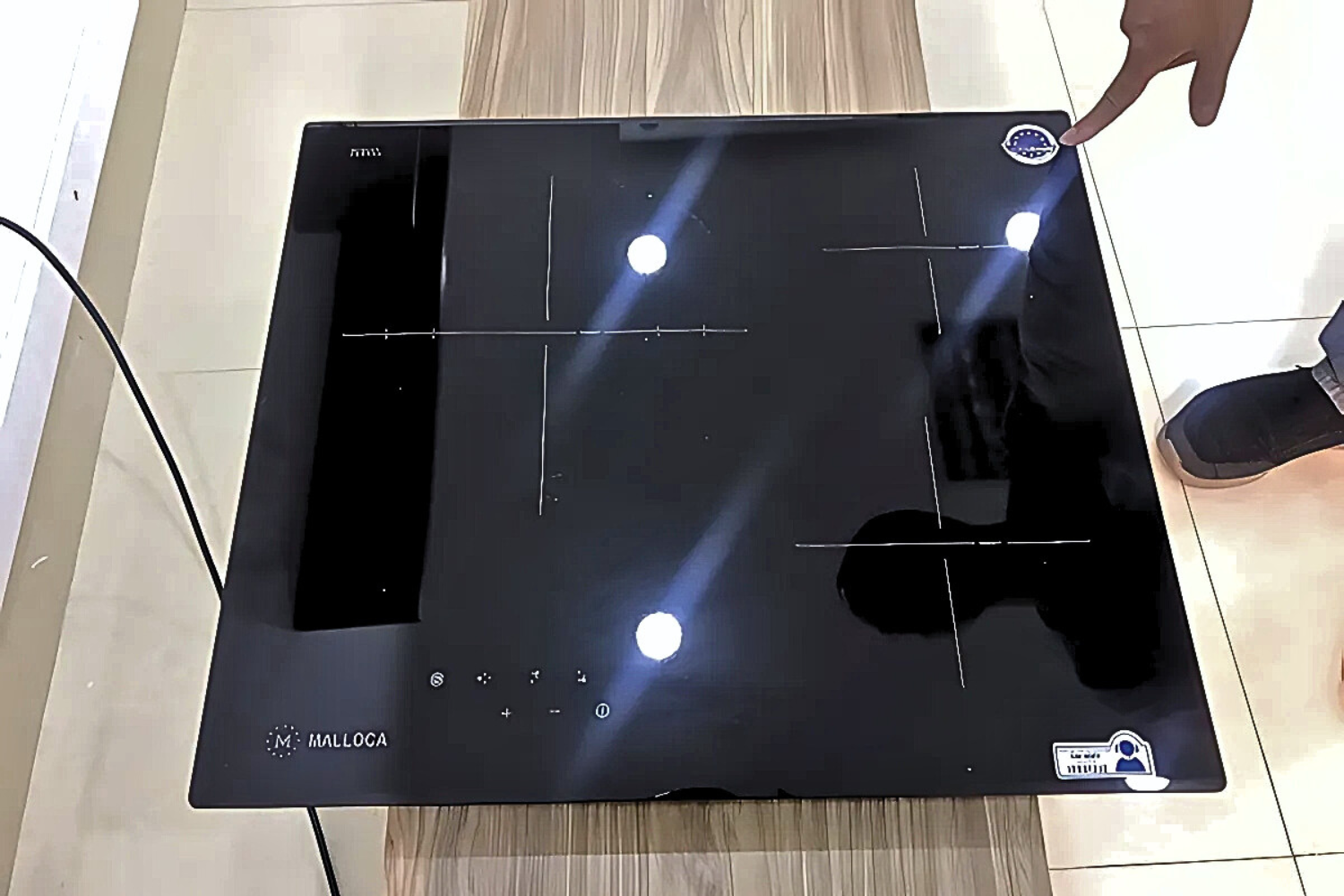 Bếp điện Malloca MR 593 bảo vệ gia đình bạn với các tính năng an toàn hàng đầu