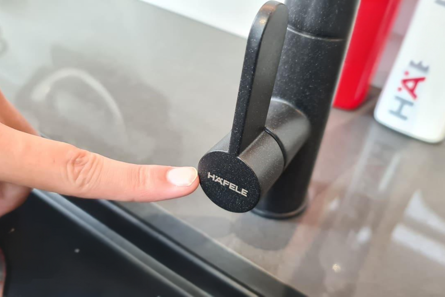 can-gat-nuoc-don-gian-de-dang-su-dung