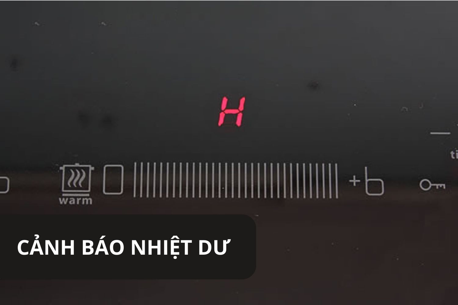 Biểu tượng cảnh báo nhiệt dư sáng rõ giúp người dùng nhận biết vùng nấu còn nóng