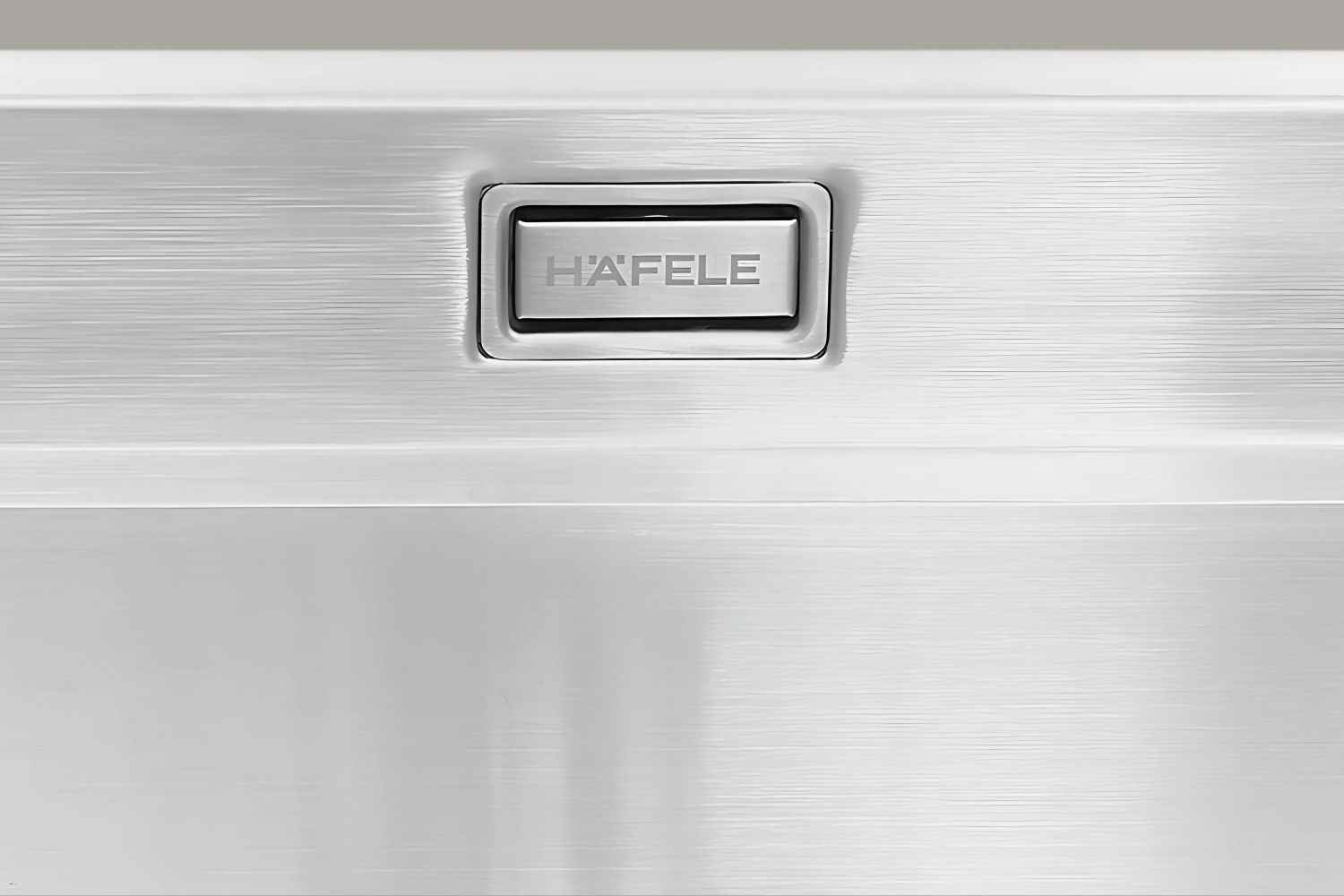 Trang bị hệ thống thoát tràn ngăn tình trạng tràn nước ra bề mặt bếp