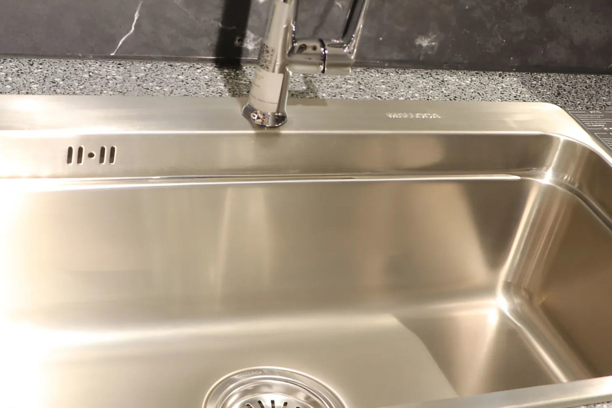 Thiết kế chậu rửa dễ dàng vệ sinh, ít bám bẩn