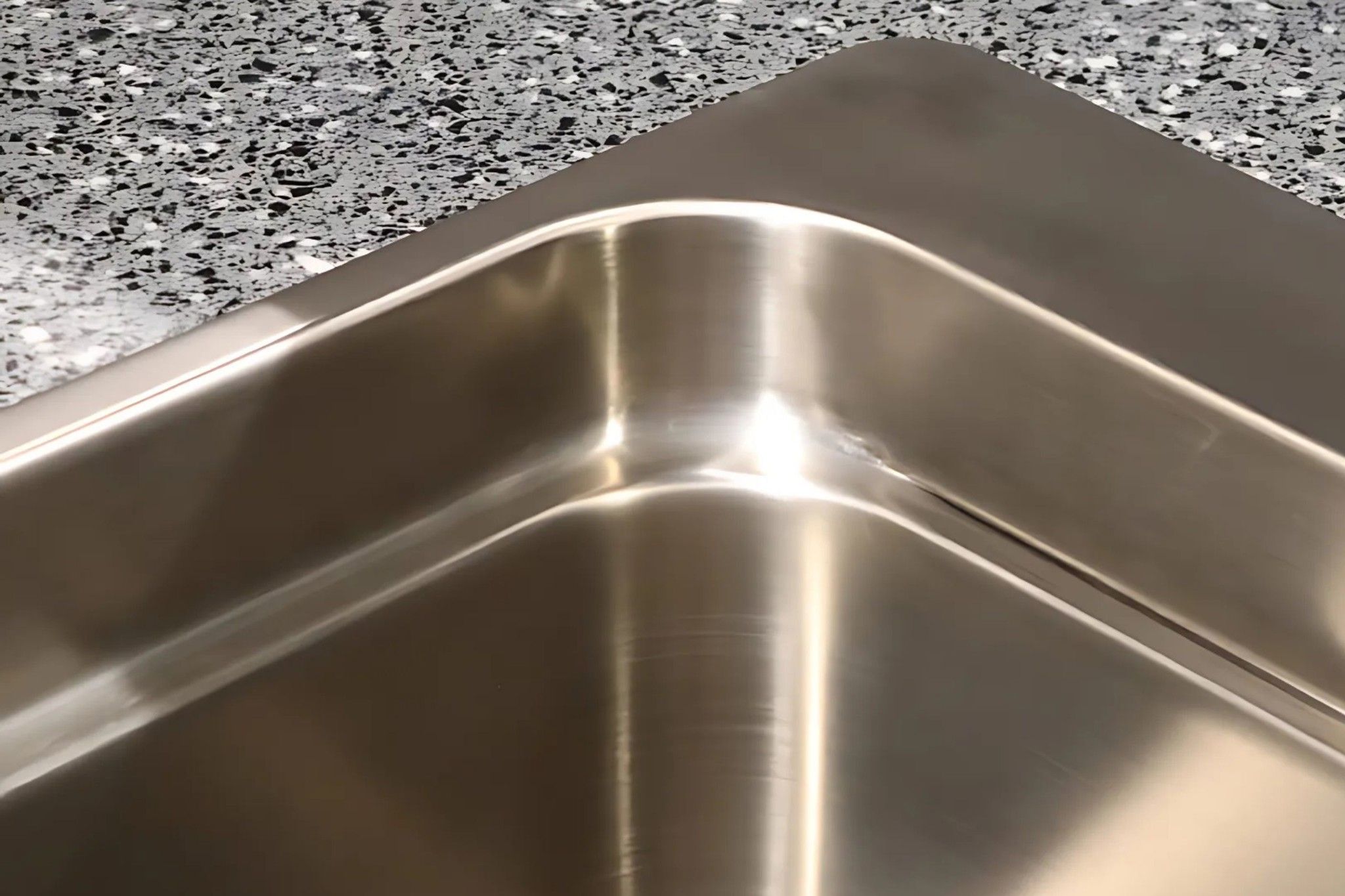 Malloca MS 1022D thiết kế bo 4 góc ấn tượng