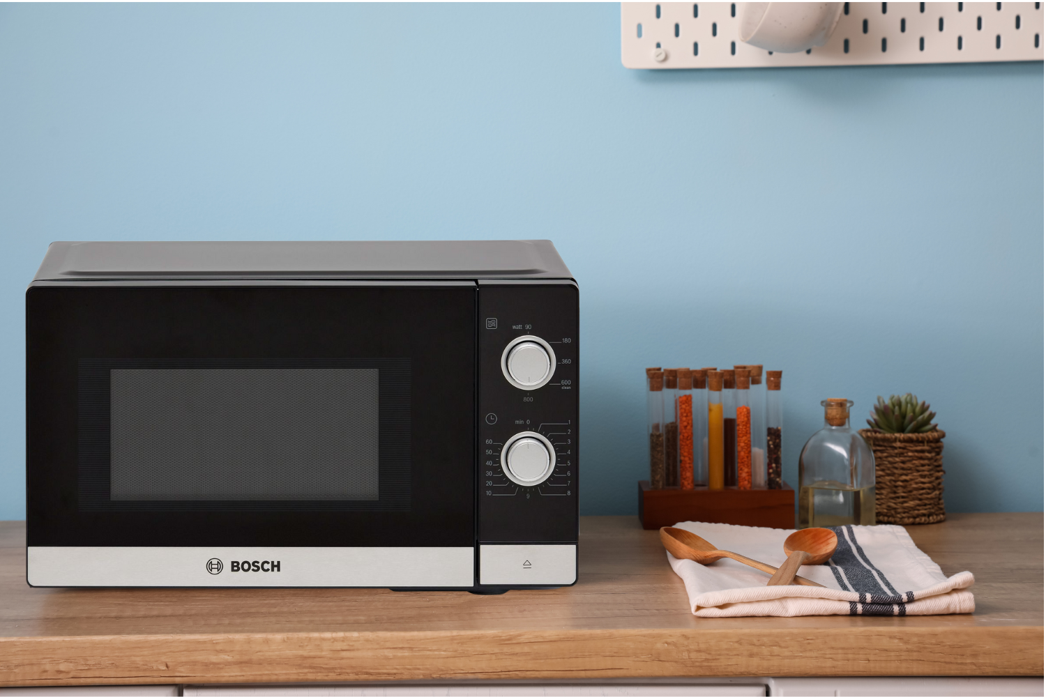 Lò vi sóng Bosch FFL020MS2B Serie 2 là một sản phẩm nổi bật thuộc Serie 2