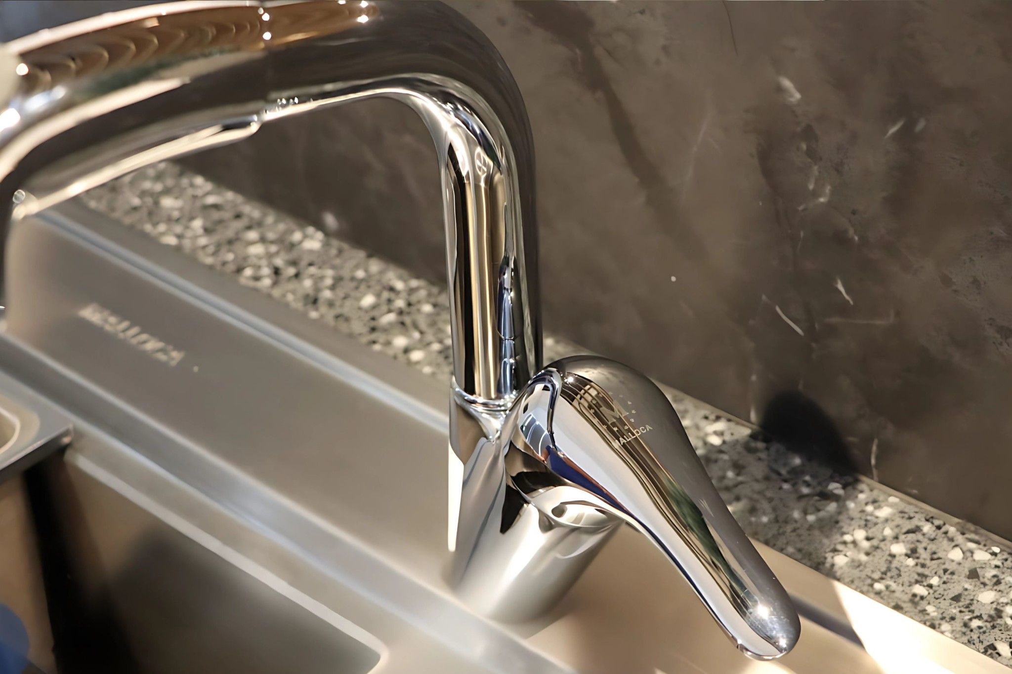 Tay gạt điều khiển lớn – Dễ thao tác, kiểm soát nhiệt độ chính xác