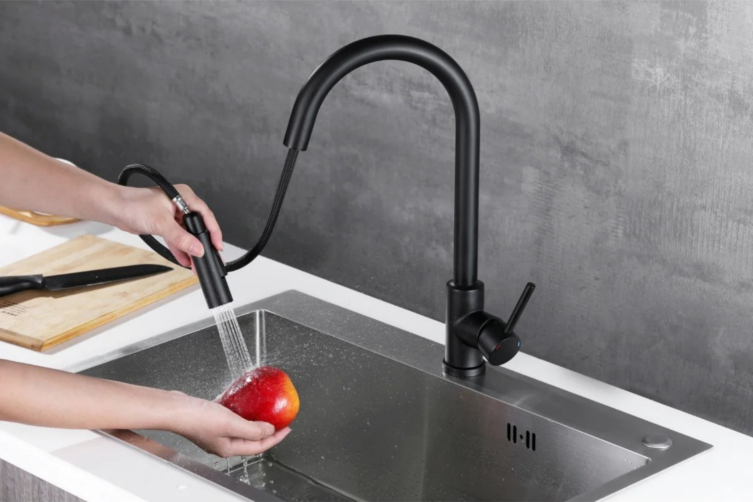 Vòi rửa chén Hafele 570.58.331 có thể điều chỉnh cảm ứng tiện lợi