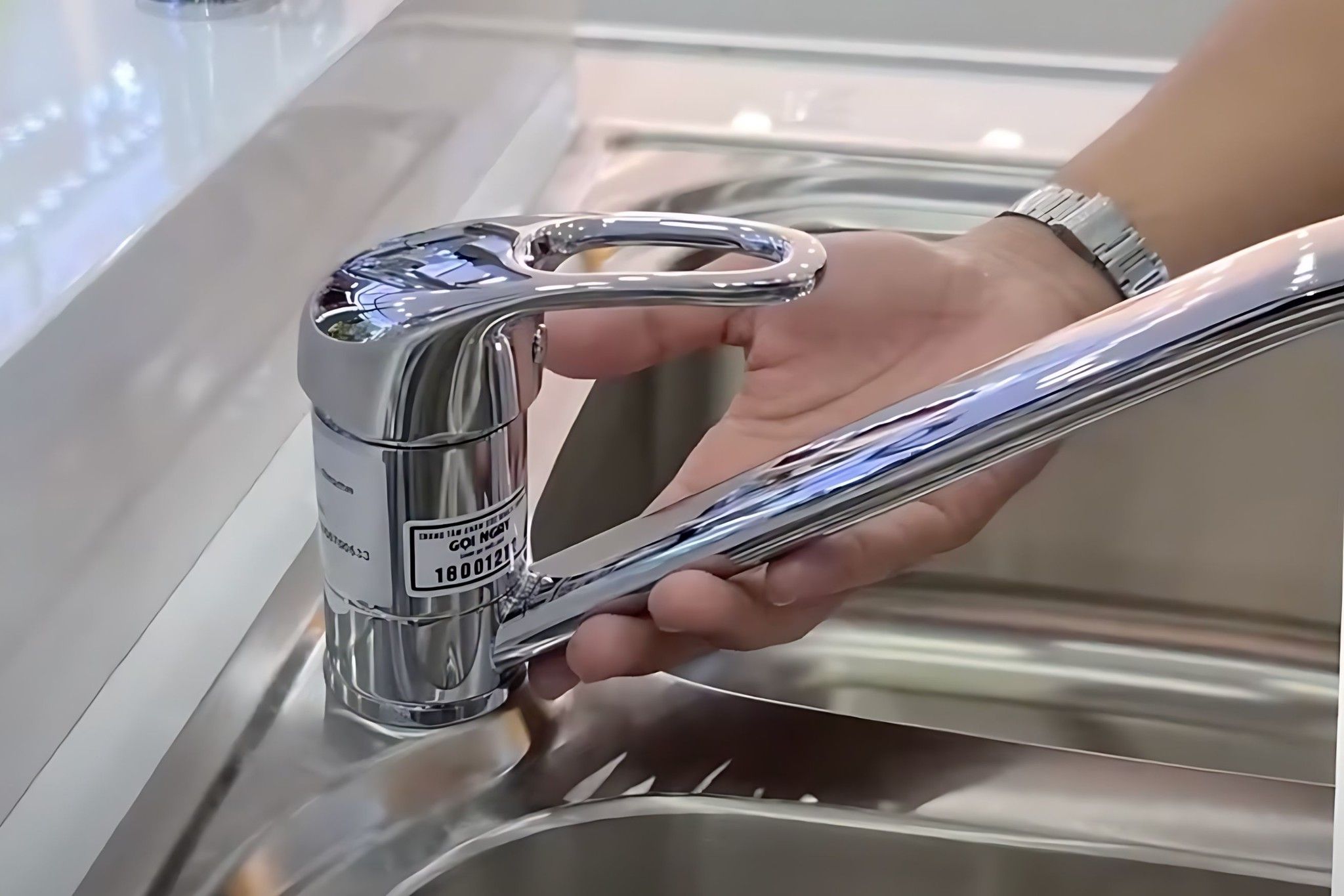 Chất liệu đồng thau mã Chrome cao cấp, bền đẹp với thời gian