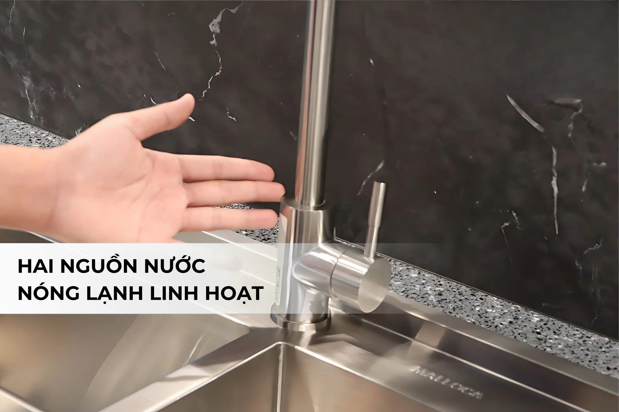 Vòi rửa chén Malloca K559-SN trang bị 2 đường nước nóng lạnh riêng biệt