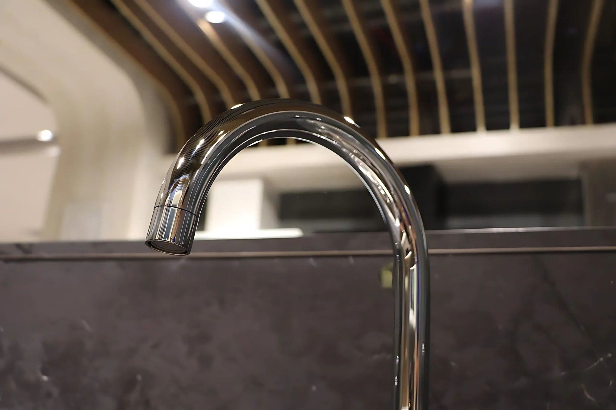 Thiết kế cổ ngỗng tinh tế – Gọn gàng, tiện lợi và hài hòa với mọi không gian bếp