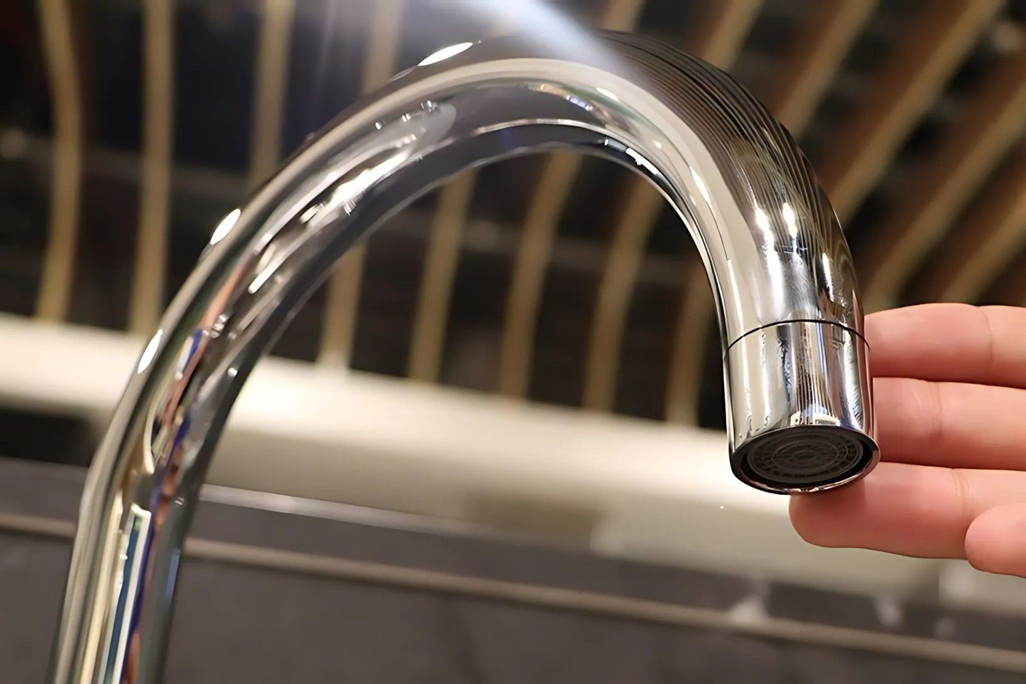 Bộ lọc tạo bọt – Dòng nước mịn, tiết kiệm và chống bắn nước hiệu quả