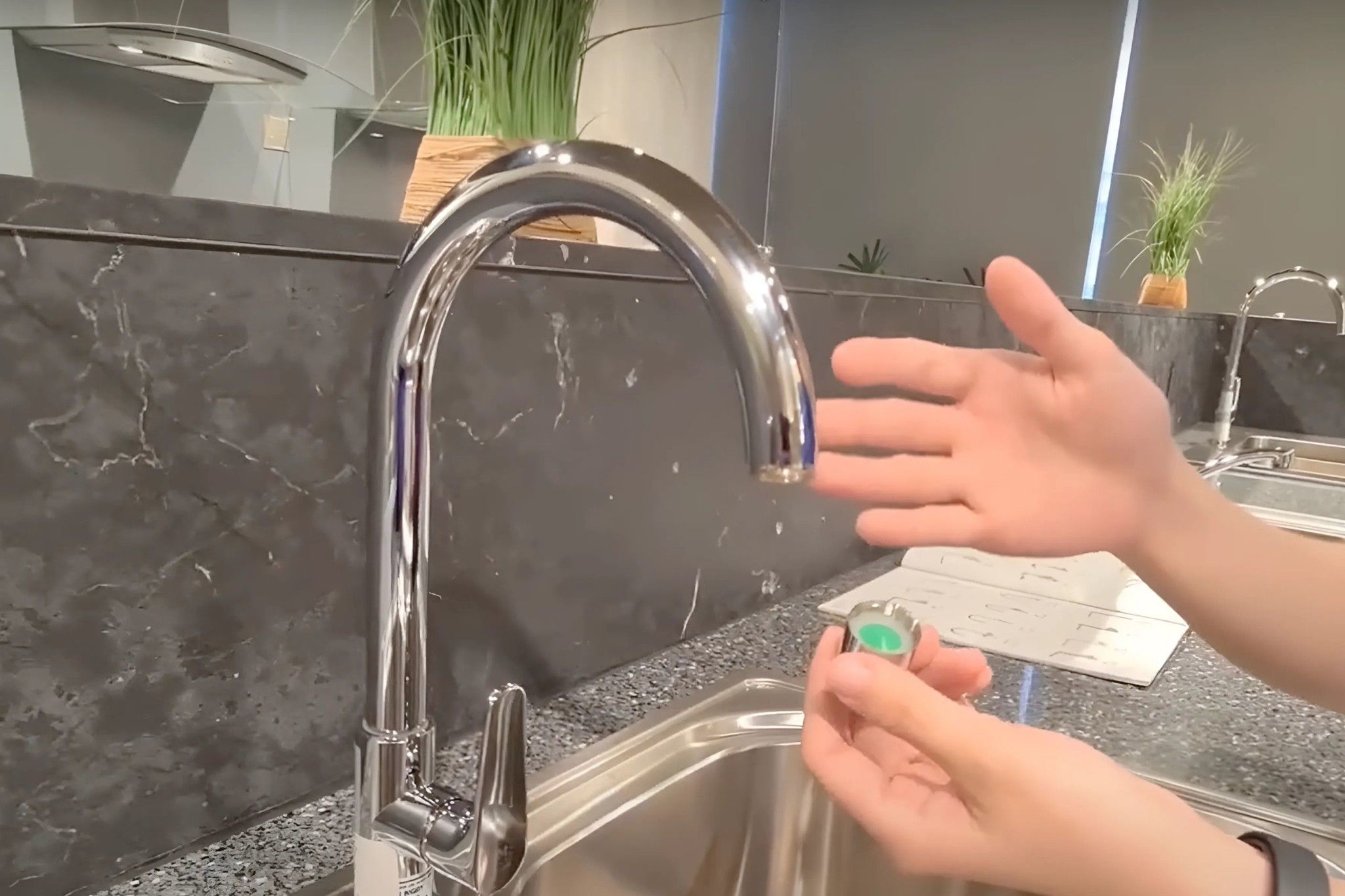 Bộ lọc có thể tháo rời dễ dàng để vệ sinh định kỳ, duy trì chất lượng và tăng tuổi thọ