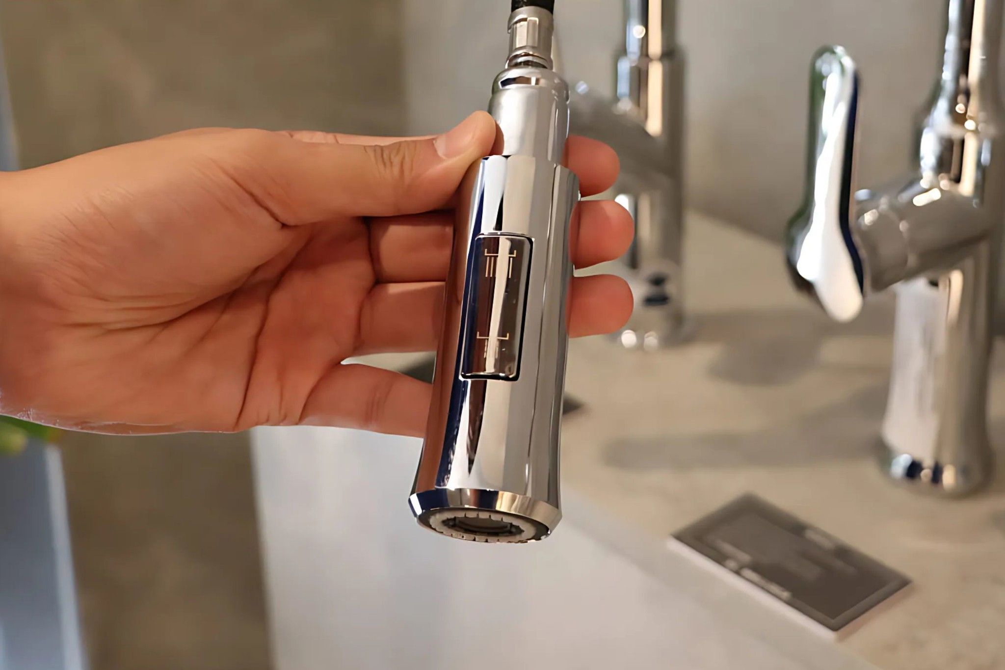 Hai chế độ xả nước – Tùy chỉnh áp lực tiện lợi ngay trên đầu vòi