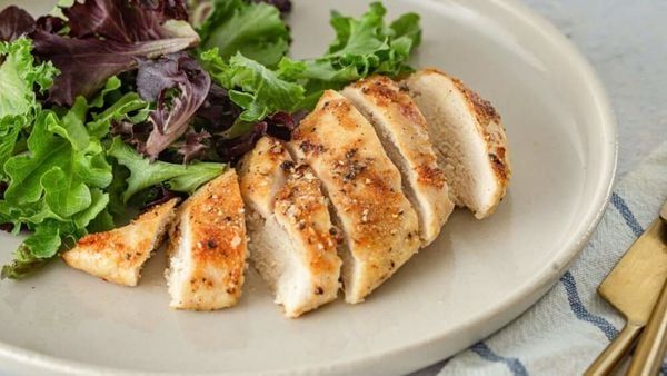 nên ăn ức gà sau khi tập gym