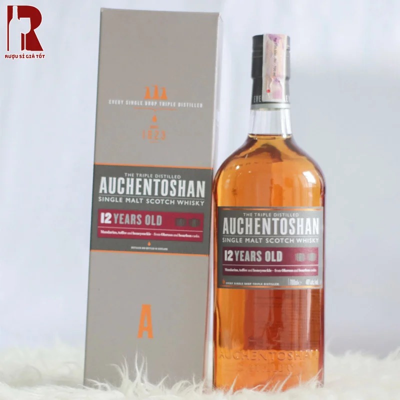 Auchentoshan 12 Years Old nổi bật với vị rượu thanh khiết, tươi sáng và cân bằng