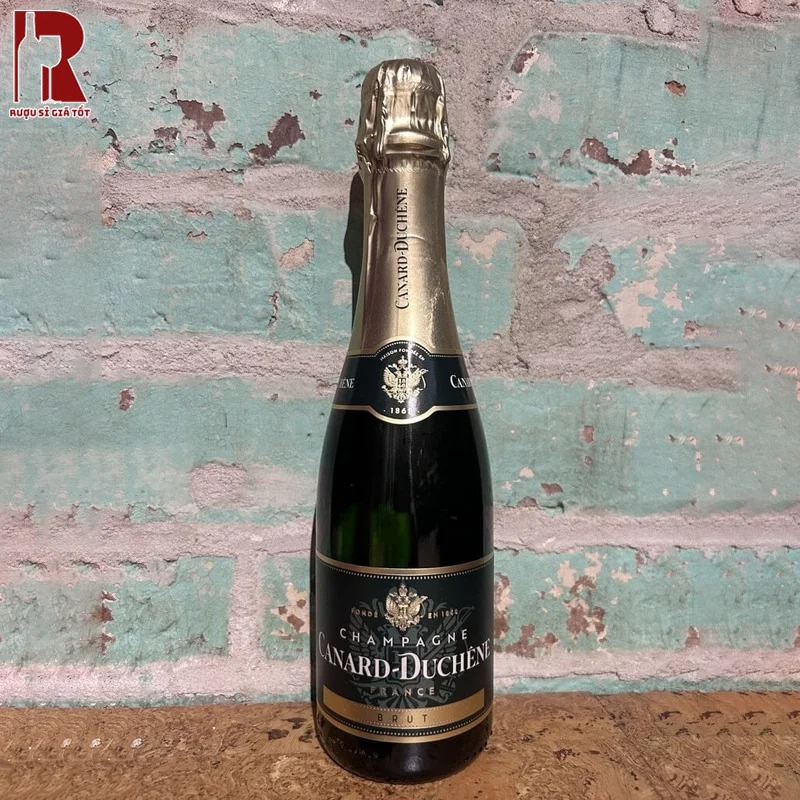 Champagne Canard Duchêne Brut Millésime nên được dùng kèm các món ngọt hoặc các món khai vị, ít gia vị