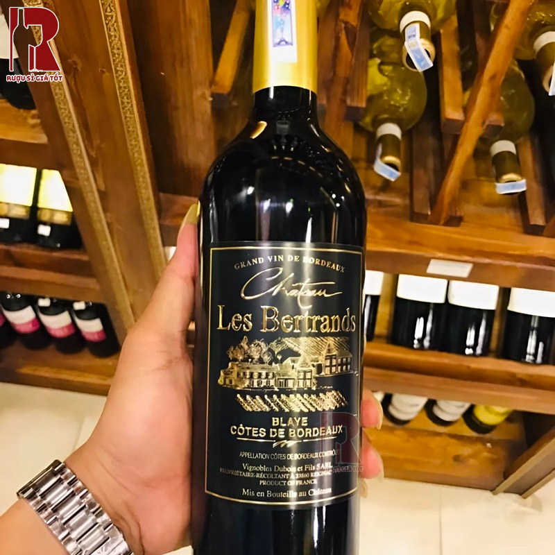 Các chai vang Chateau Les Bertrands được hòa quyện từ ba giống nho đặc biệt