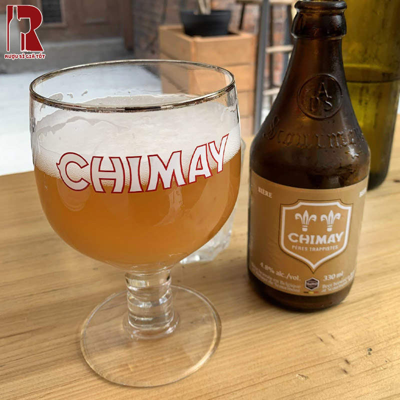 Bia Bỉ Chimay Vàng đem đến vị nhẹ nhàng nhưng sâu lắng, với hương thơm trái cây chín