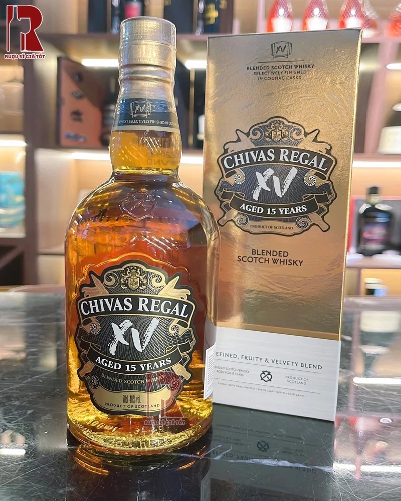 Chivas 15 nên được uống nguyên chất và nhấp nhẹ từng ngụm để cảm nhận rõ vị rượu