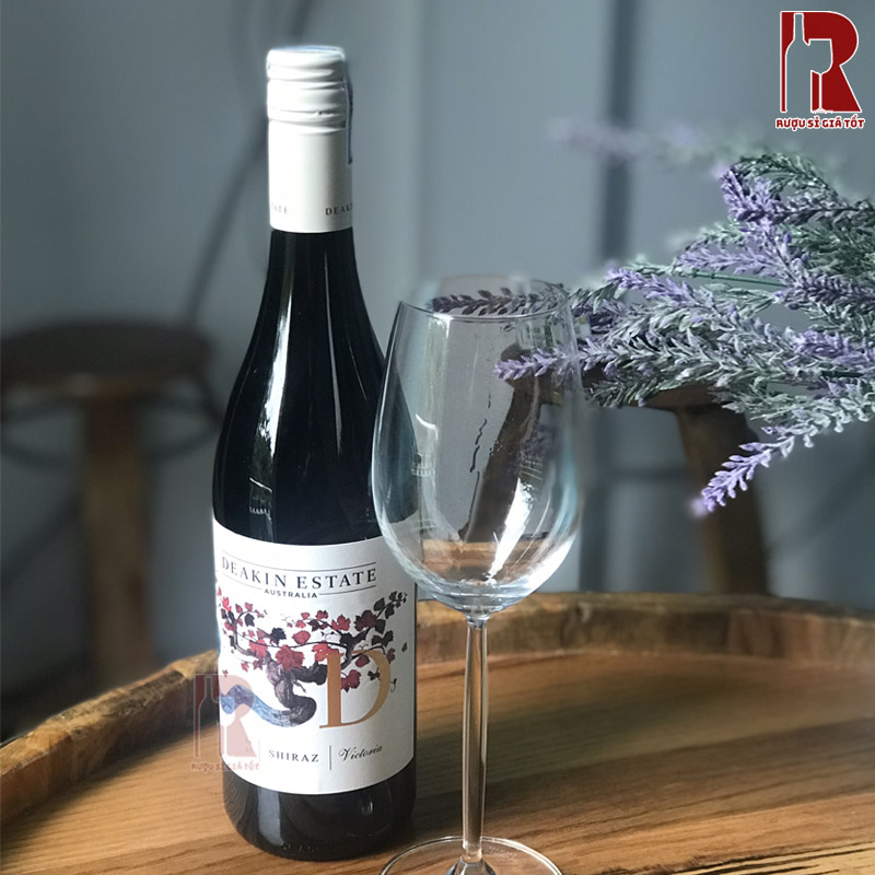 Rượu vang Úc Deakin Estate Shiraz mang đến chiều sâu và cấu trúc rượu chắc chắn