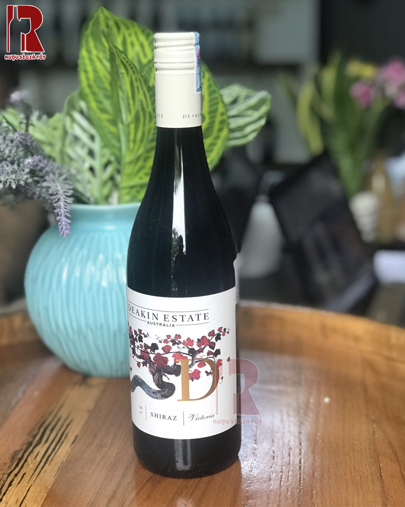 Quy trình sản xuất phức tạp của các chai vang Úc Deakin Estate Shiraz