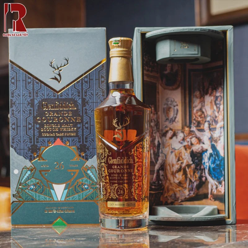 Glenfiddich 26 Grande Couronne nên được uống nguyên bản hay thêm vài giọt nước để giảm nồng độ cồn