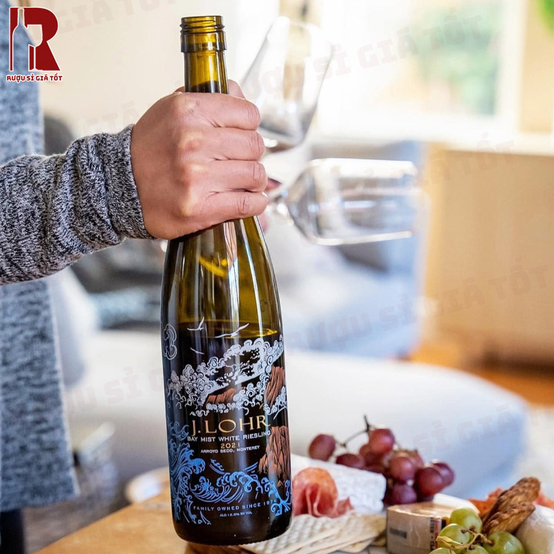 Vang J.Lohr Bay Mist White Riesling phù hợp cho nhiều món ăn