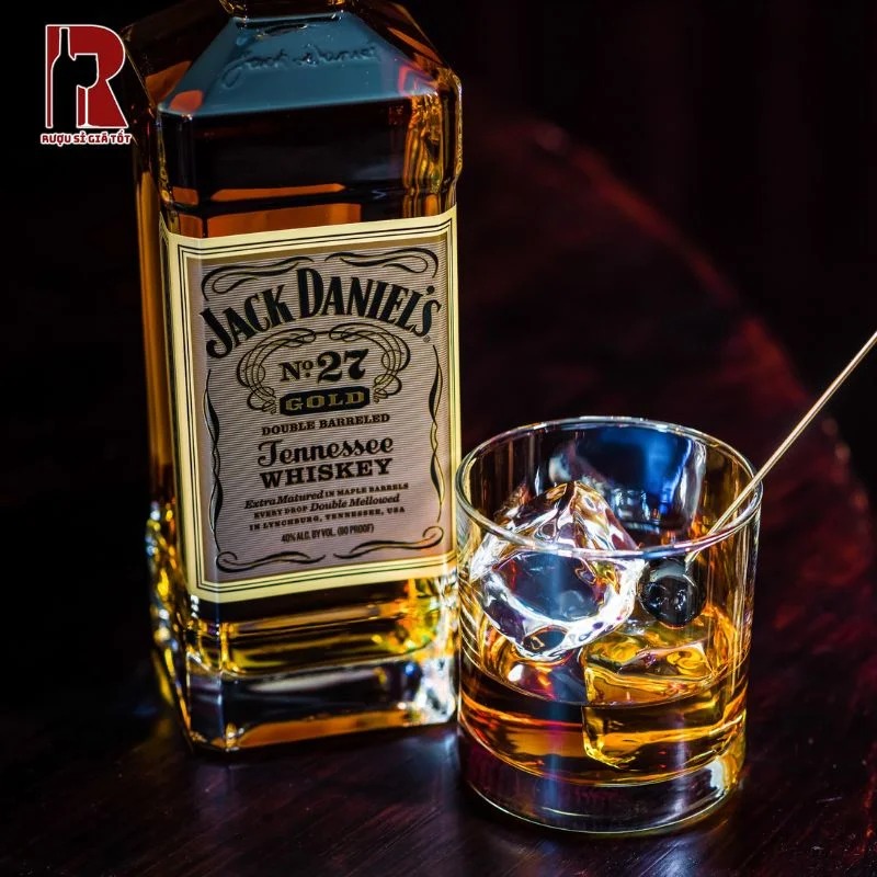 Rượu Jack Daniel's No.27 Gold Double Barreled có vị ngọt nhẹ và mùi gỗ nhẹ nhàng tinh tế