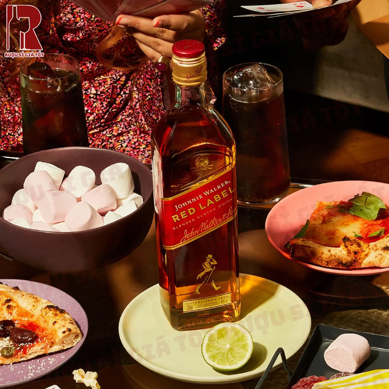 Hướng dẫn uống rượu Johnnie Walker Red Label chuẩn pha chế